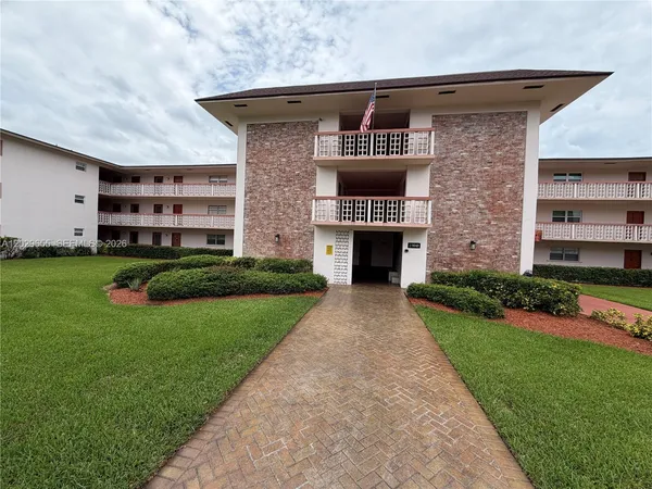 $185,000 | 1100 Hillcrest Court, Unit 111, Hollywood, FL 33021