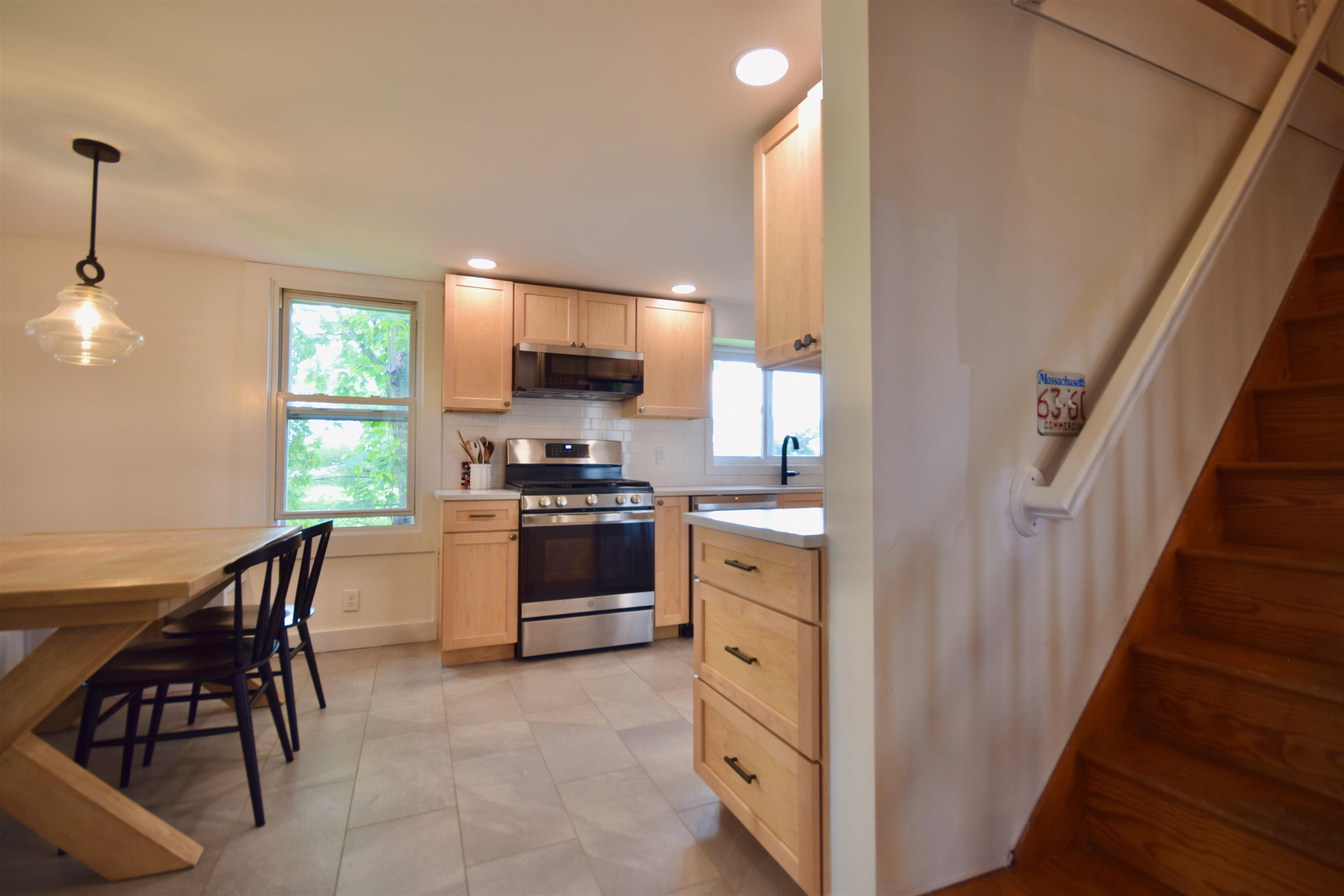 2835 Mountain View Road Williston, VT 05495 - Photo 4 of 30