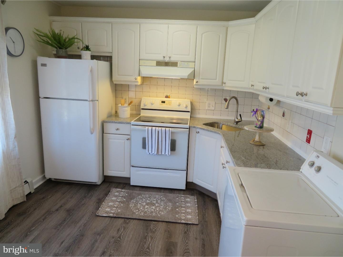 59 Canyon Road Levittown, PA 19057 - Photo 4 of 6 Kitchen
