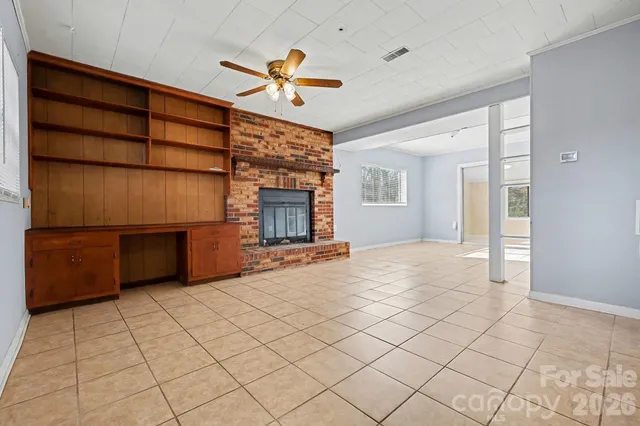 a view of a livingroom with a furniture and a ceiling fan