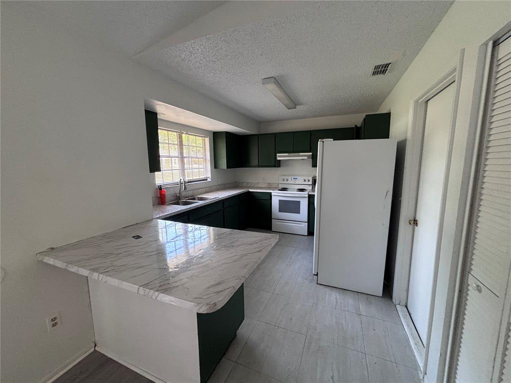 1028 Hickory Road Ocala, FL 34472 - Photo 5 of 13