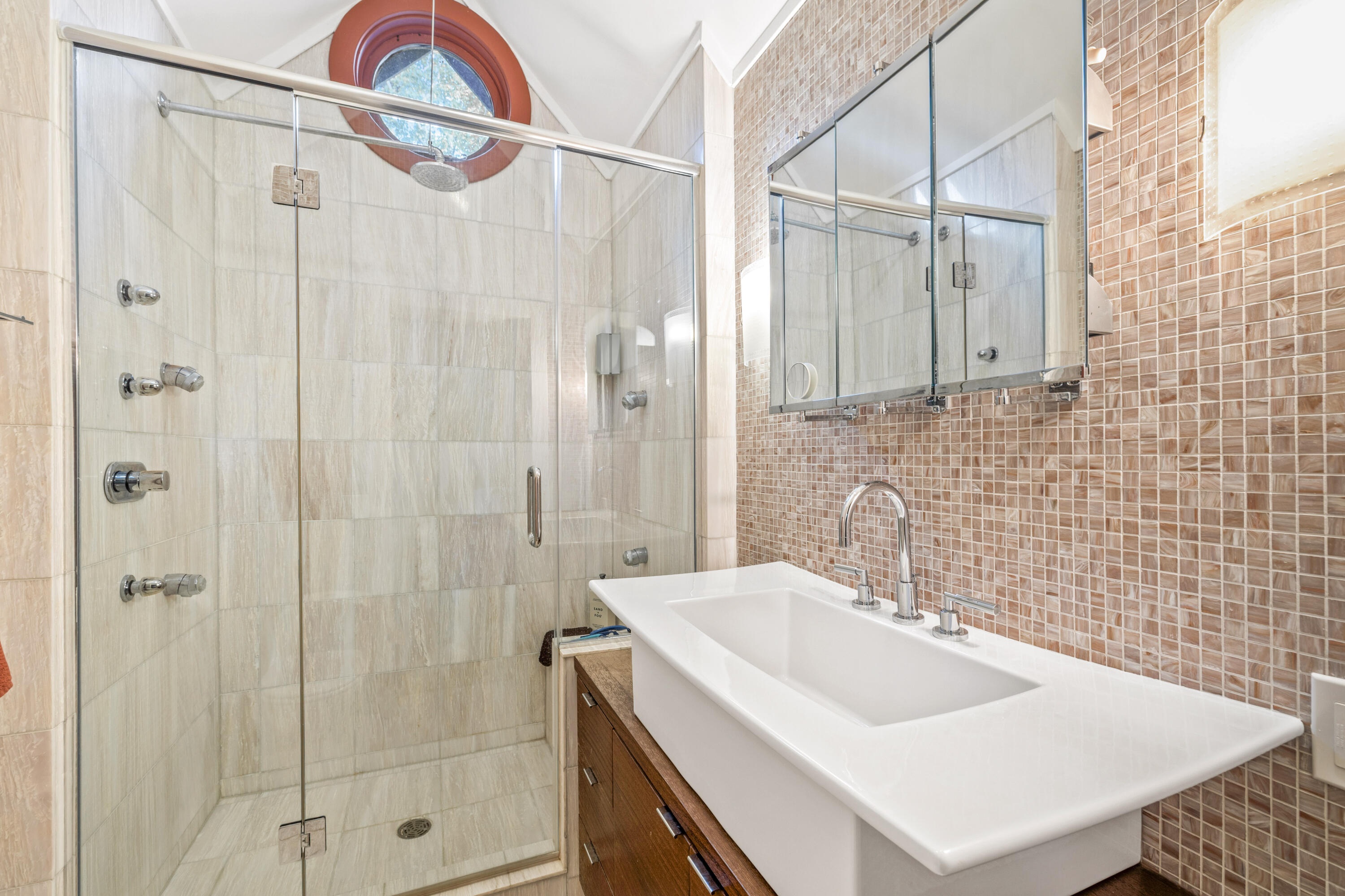 2810 Willow Point Drive Delavan, WI 53115 - Photo 19 of 36 Bath