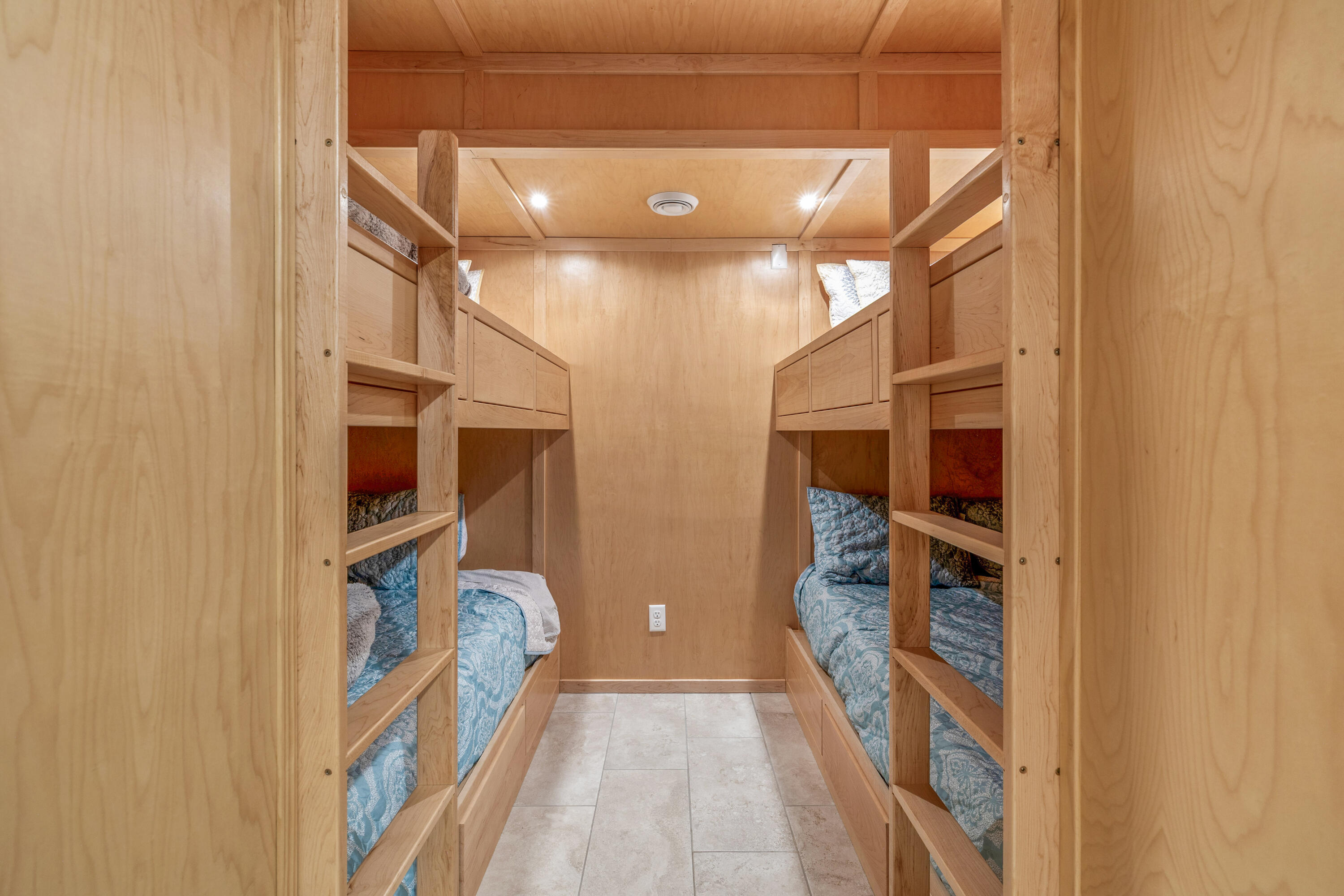 2810 Willow Point Drive Delavan, WI 53115 - Photo 23 of 36 Bunks