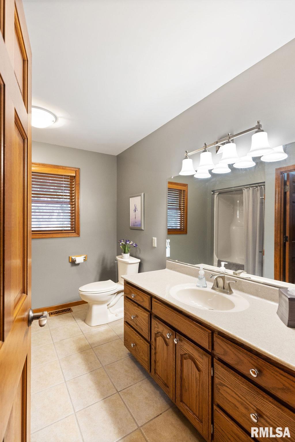 4214 Abbey Ridge Court Quincy, IL 62305 - Photo 16 of 35 Gallery Image 16