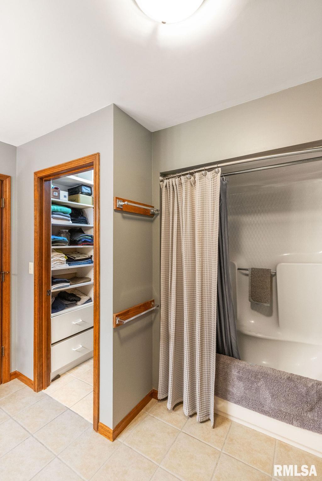 4214 Abbey Ridge Court Quincy, IL 62305 - Photo 19 of 35 Gallery Image 19