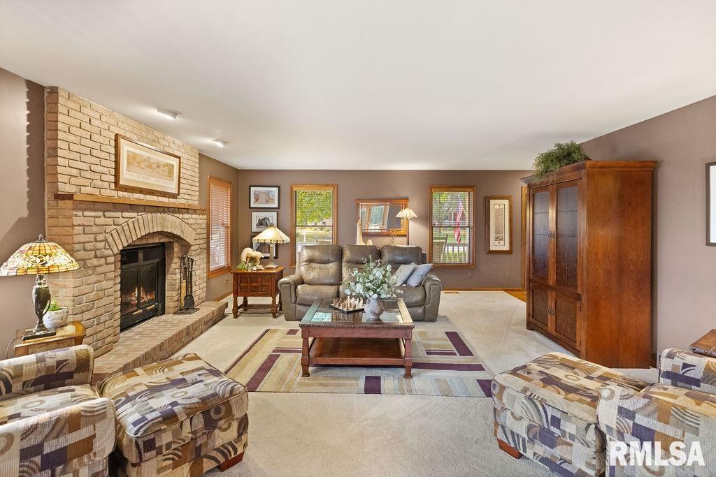 4214 Abbey Ridge Court Quincy, IL 62305 - Photo 3 of 35 Gallery Image 3