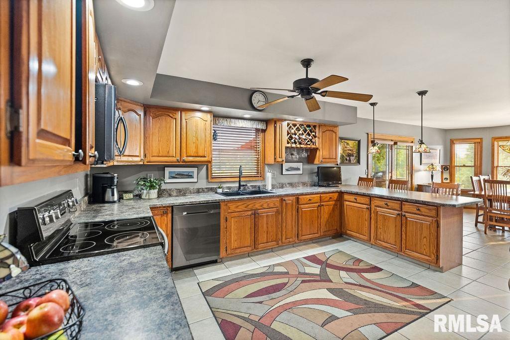 4214 Abbey Ridge Court Quincy, IL 62305 - Photo 4 of 35 Gallery Image 4
