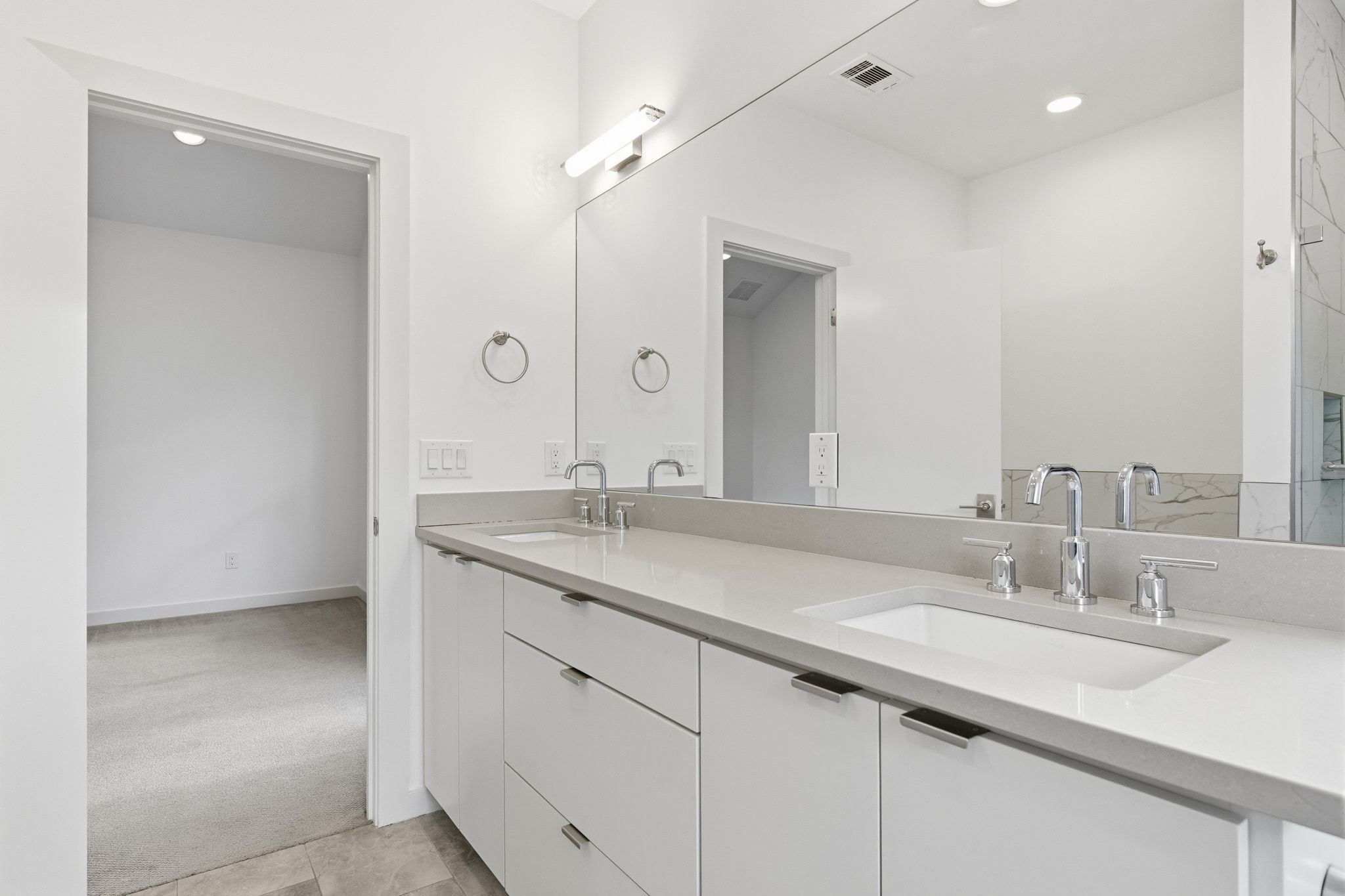 2811 Garwood Street, Unit B Austin, TX 78702 - Photo 21 of 24 Full bath with double vanity, light carpet, and recessed lighting