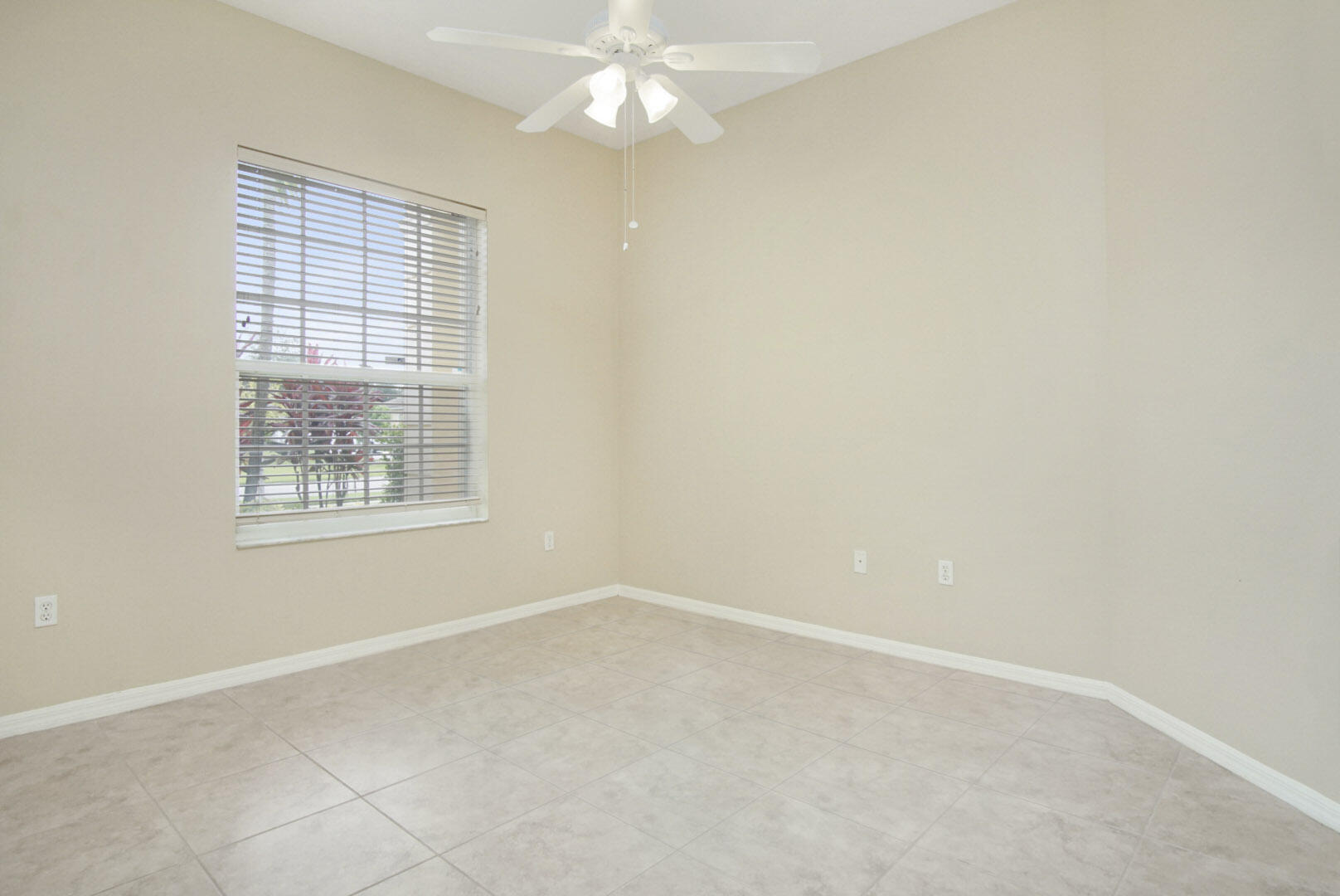 417 Southwest Blue Spring Court Port St. Lucie, FL 34986 - Photo 13 of 30 Photo May 25, 4 05 21 PM