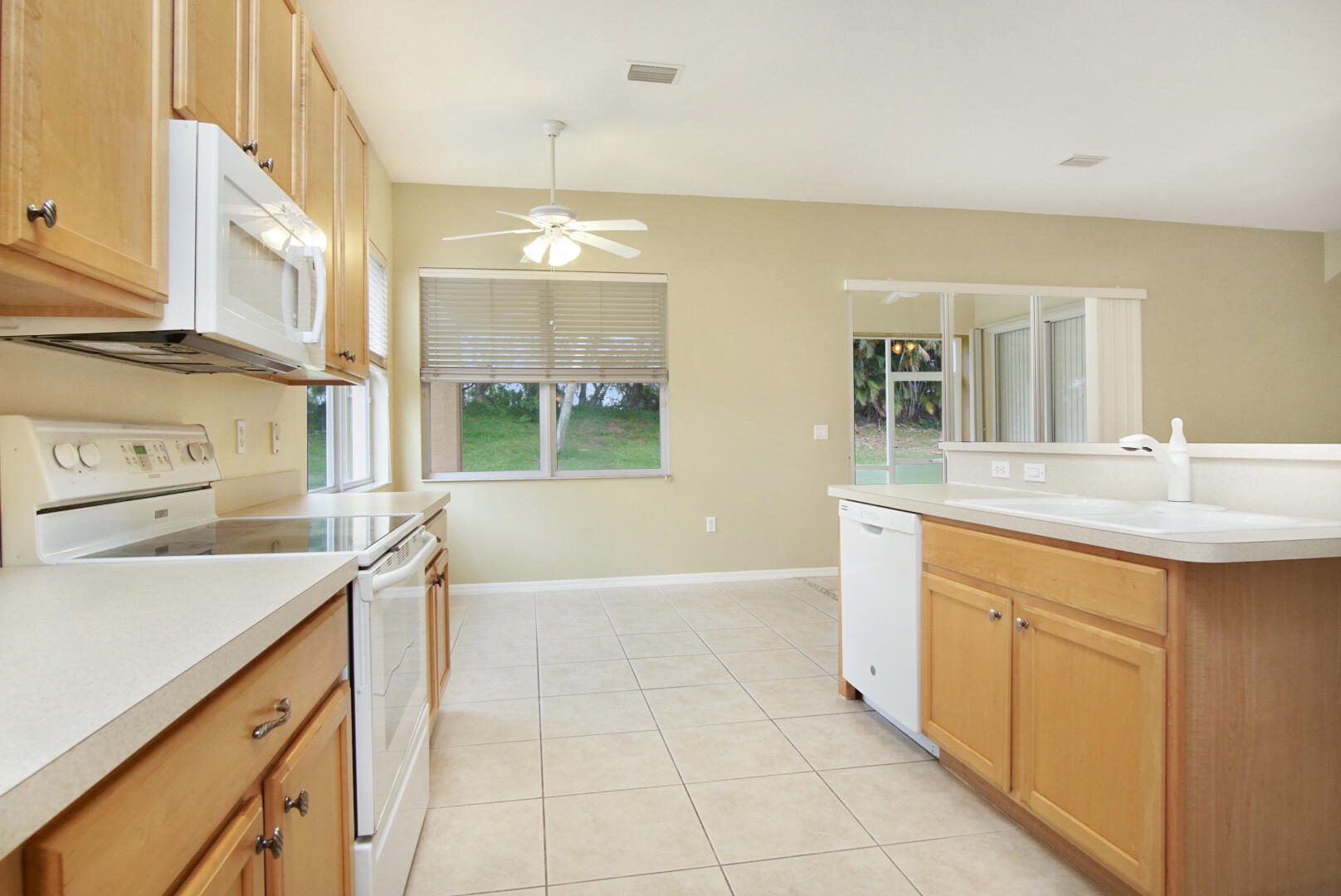 417 Southwest Blue Spring Court Port St. Lucie, FL 34986 - Photo 7 of 30 Photo May 25, 4 28 15 PM