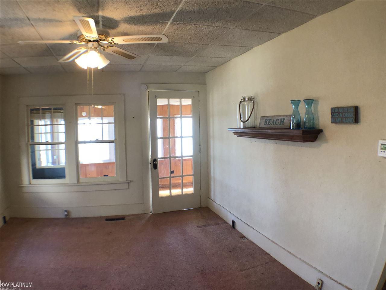 8760 Lakeshore Road Fort Gratiot, MI 48059 - Photo 16 of 33 31345288-15.JPG