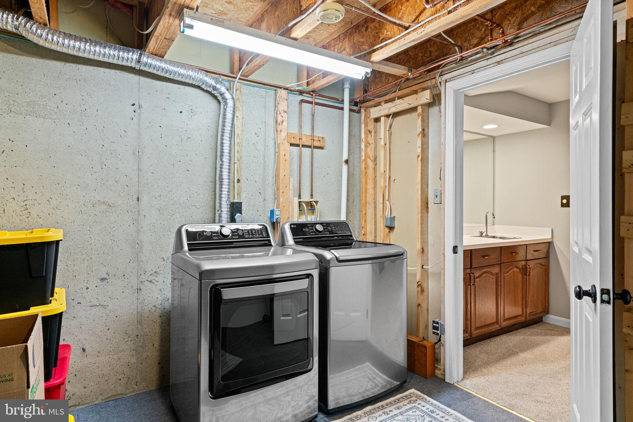 8852 Eagle Rock Lane Springfield, VA 22153 - Photo 48 of 61 a kitchen with stainless steel appliances a stove and a refrigerator