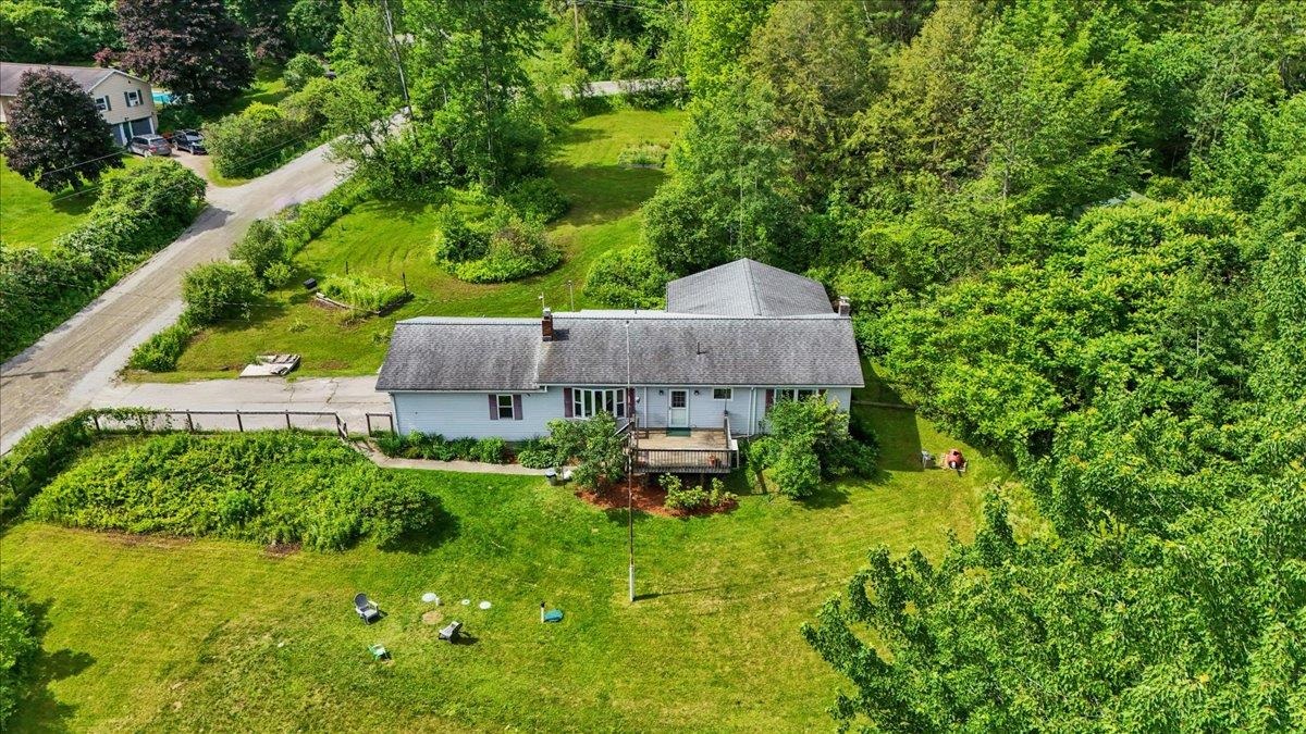 204 Lawrence Road Richmond, VT 05477 - Photo 5 of 60