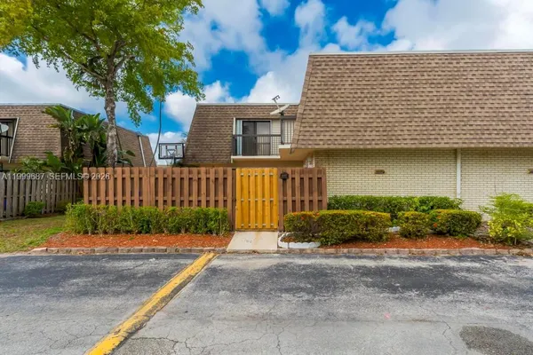 $2,350 | 8107 Southwest 23rd Court, Unit 29D, North Lauderdale, FL 33068