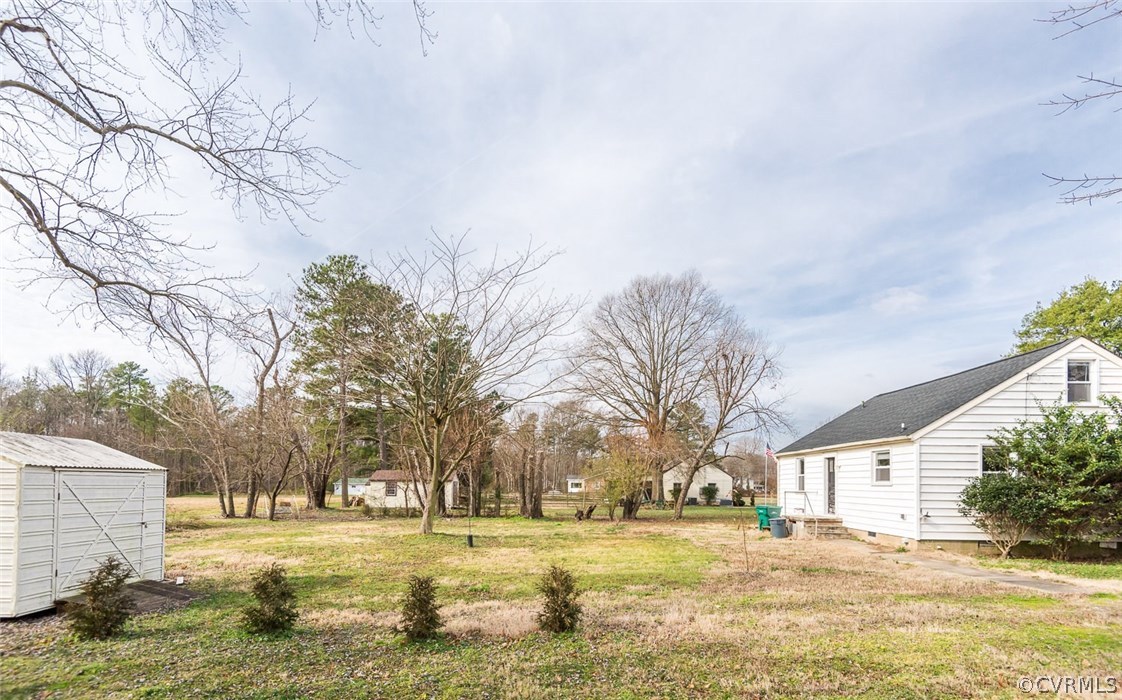 1229 Dotson Road Henrico, VA 23231 - Photo 17 of 21 Side view of backyard.