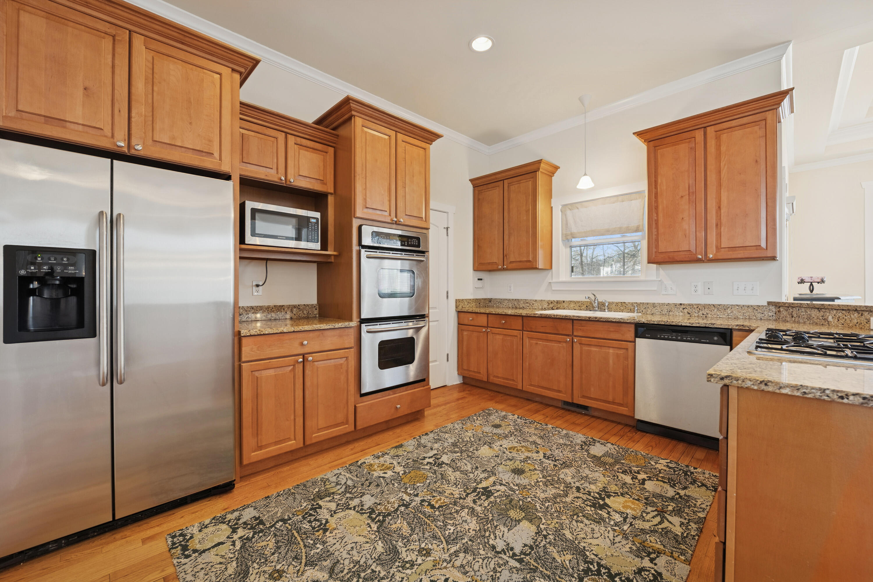 1530 Prestwick Place Geneva, WI 53147 - Photo 6 of 30 Spacious kitchen