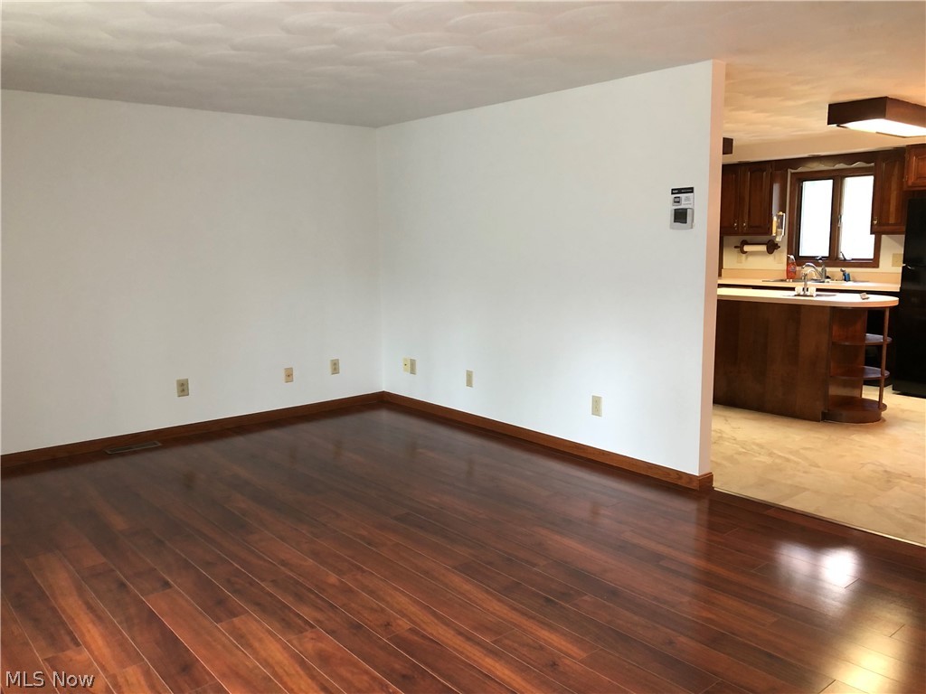 63333 Johnson North Road Bethesda, OH 43719 - Photo 10 of 35 Living room with new flooring- notice how many outlets