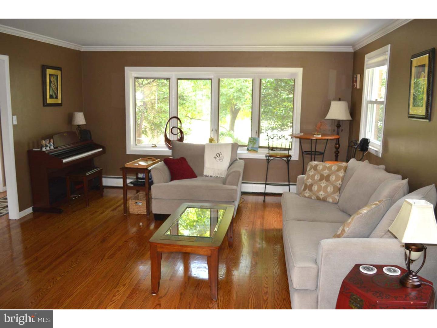 1009 Crozer Lane Springfield, PA 19064 - Photo 8 of 23 Living Room