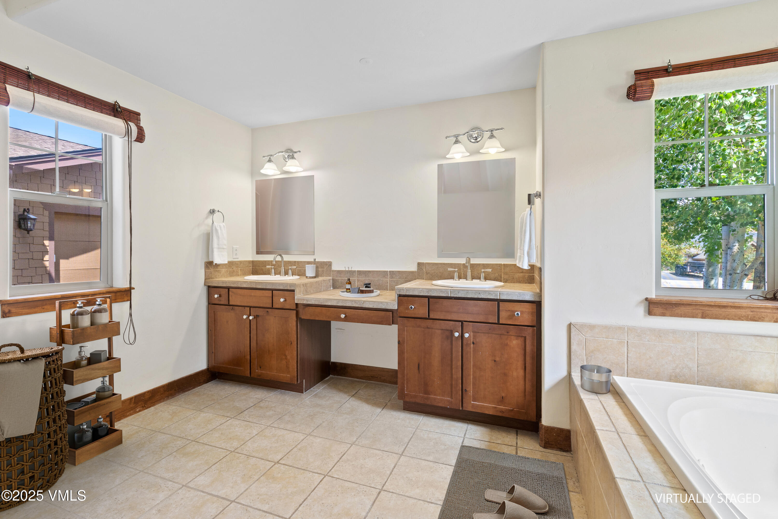 90 Wildhorse Gypsum, CO 81637 - Photo 21 of 61 Primany Bath- Virtually Staged