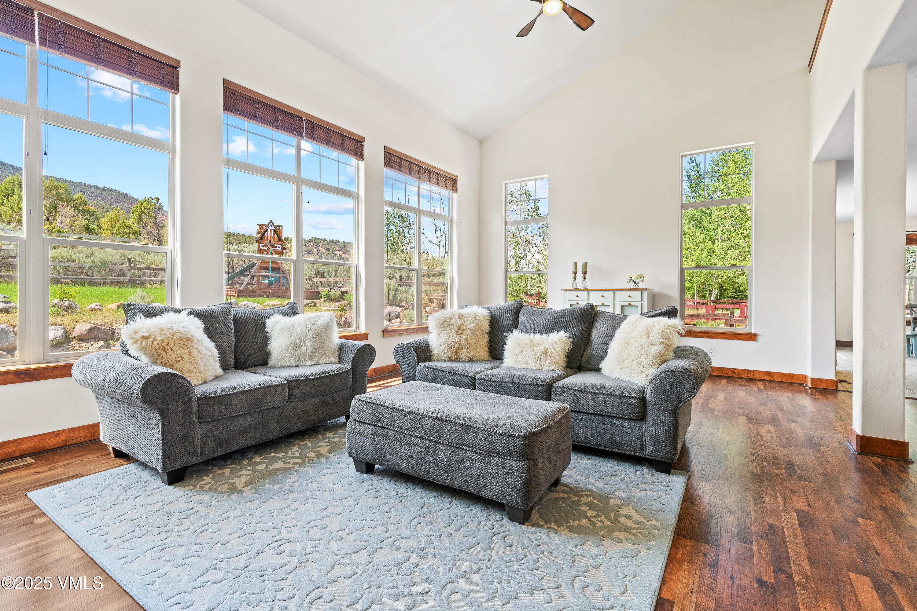 90 Wildhorse Gypsum, CO 81637 - Photo 3 of 61 Living Room