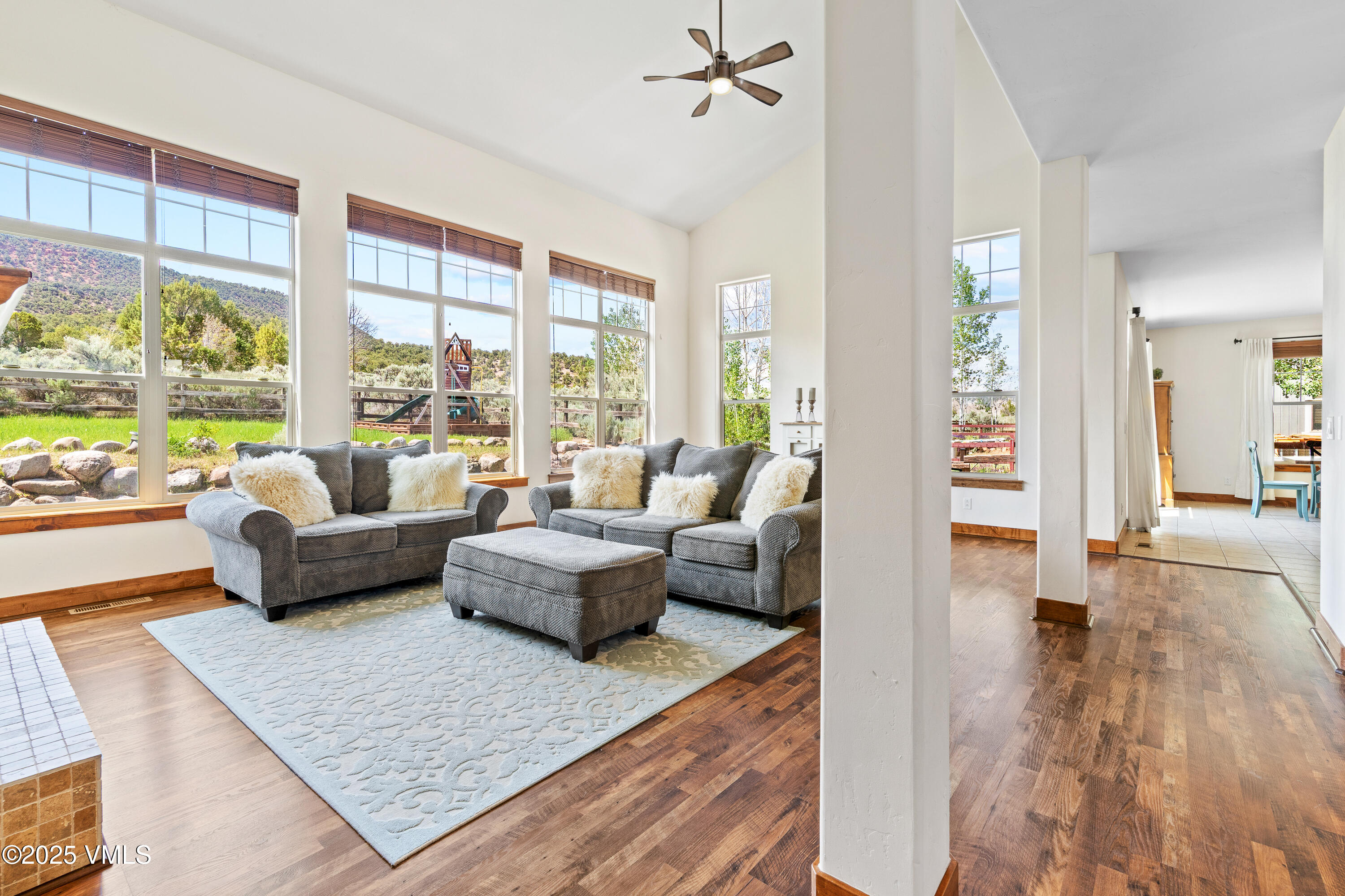 90 Wildhorse Gypsum, CO 81637 - Photo 5 of 61 Living Room