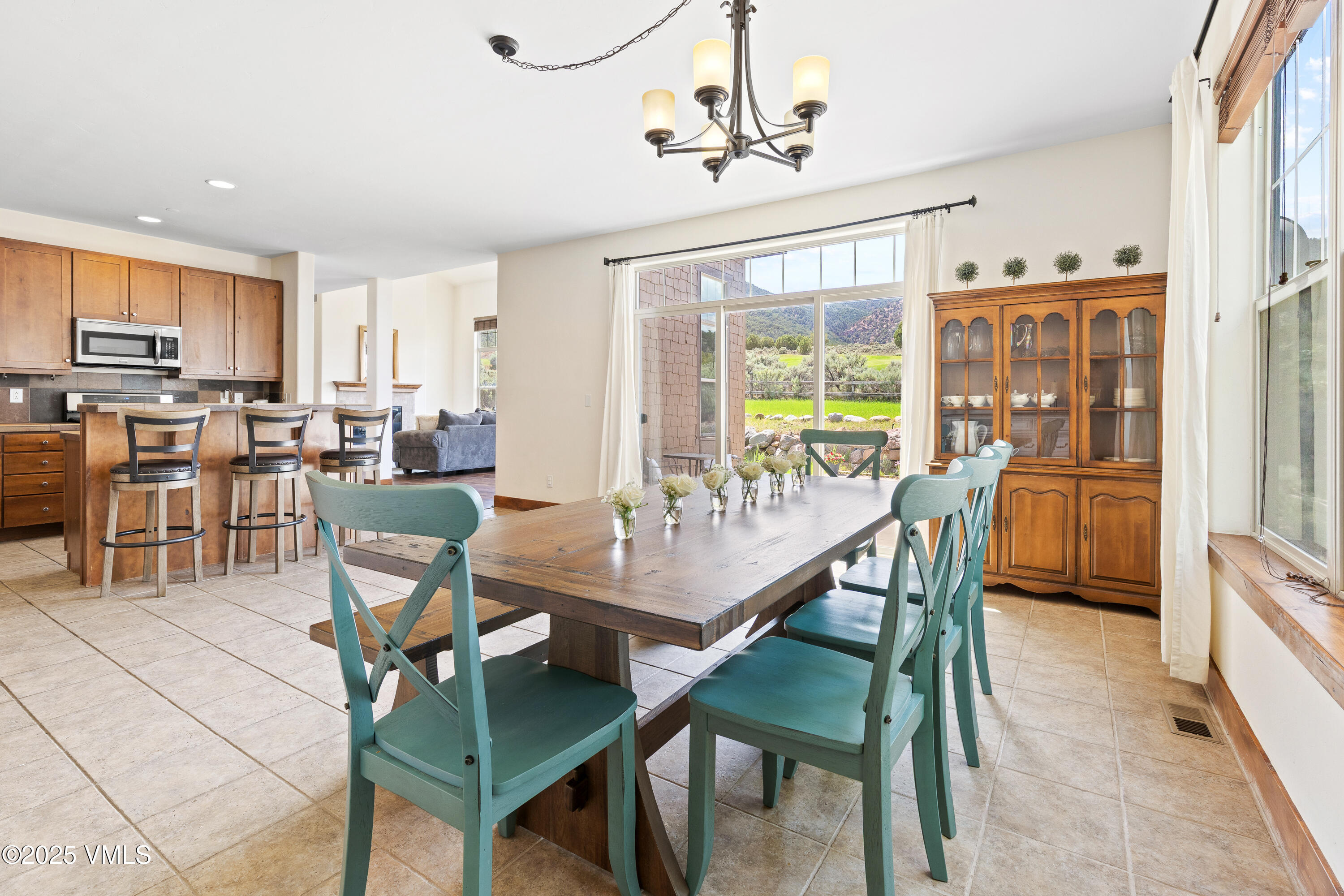 90 Wildhorse Gypsum, CO 81637 - Photo 9 of 61 Dining Area/Kitchen 2
