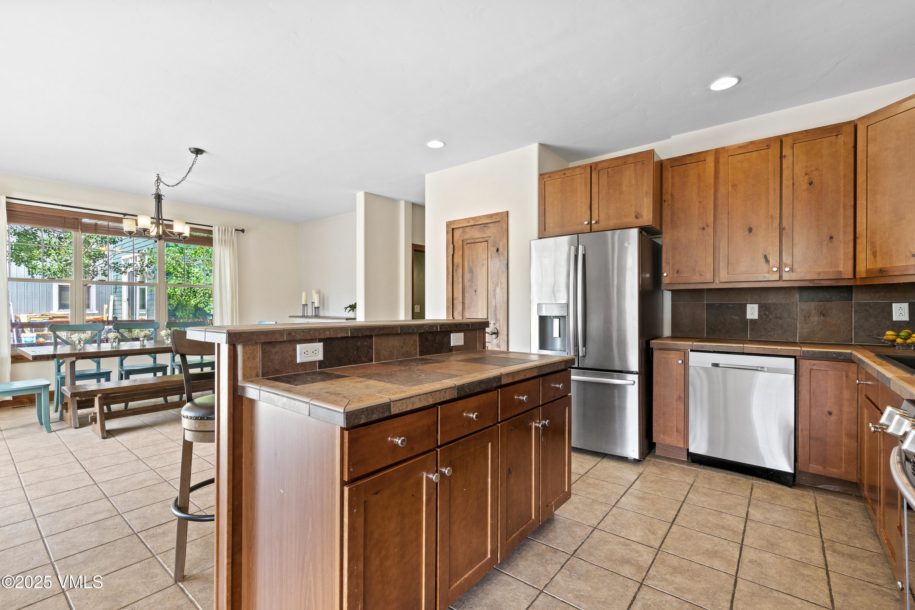 90 Wildhorse Gypsum, CO 81637 - Photo 10 of 61 Kitchen/Dining