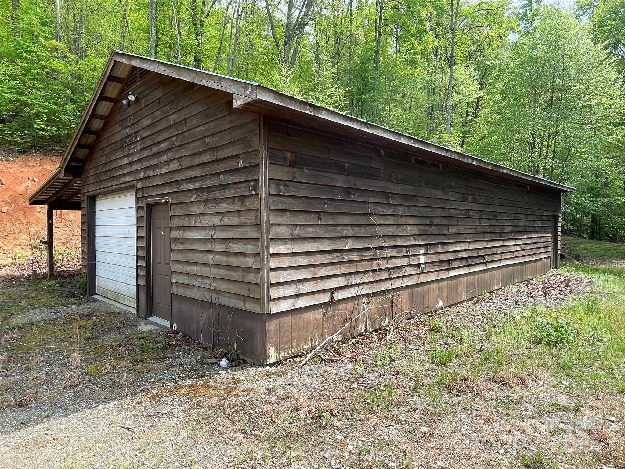 930 Copperhead Cove Road Sylva, NC 28779 - Photo 32 of 48 a backyard of a house with lots of green space