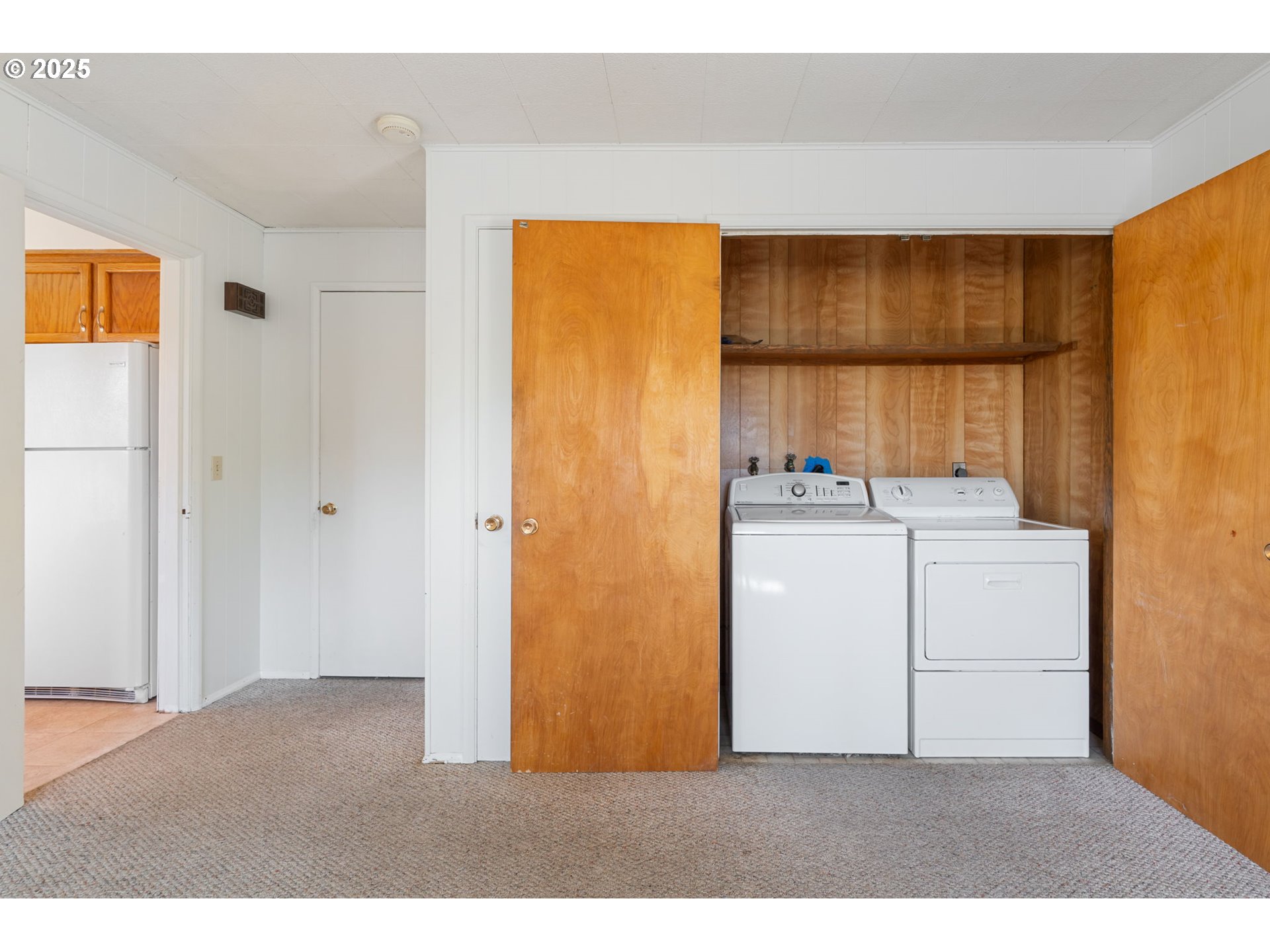 122 Armstrong Road Chehalis, WA 98532 - Photo 16 of 40 a kitchen with a refrigerator and a sink