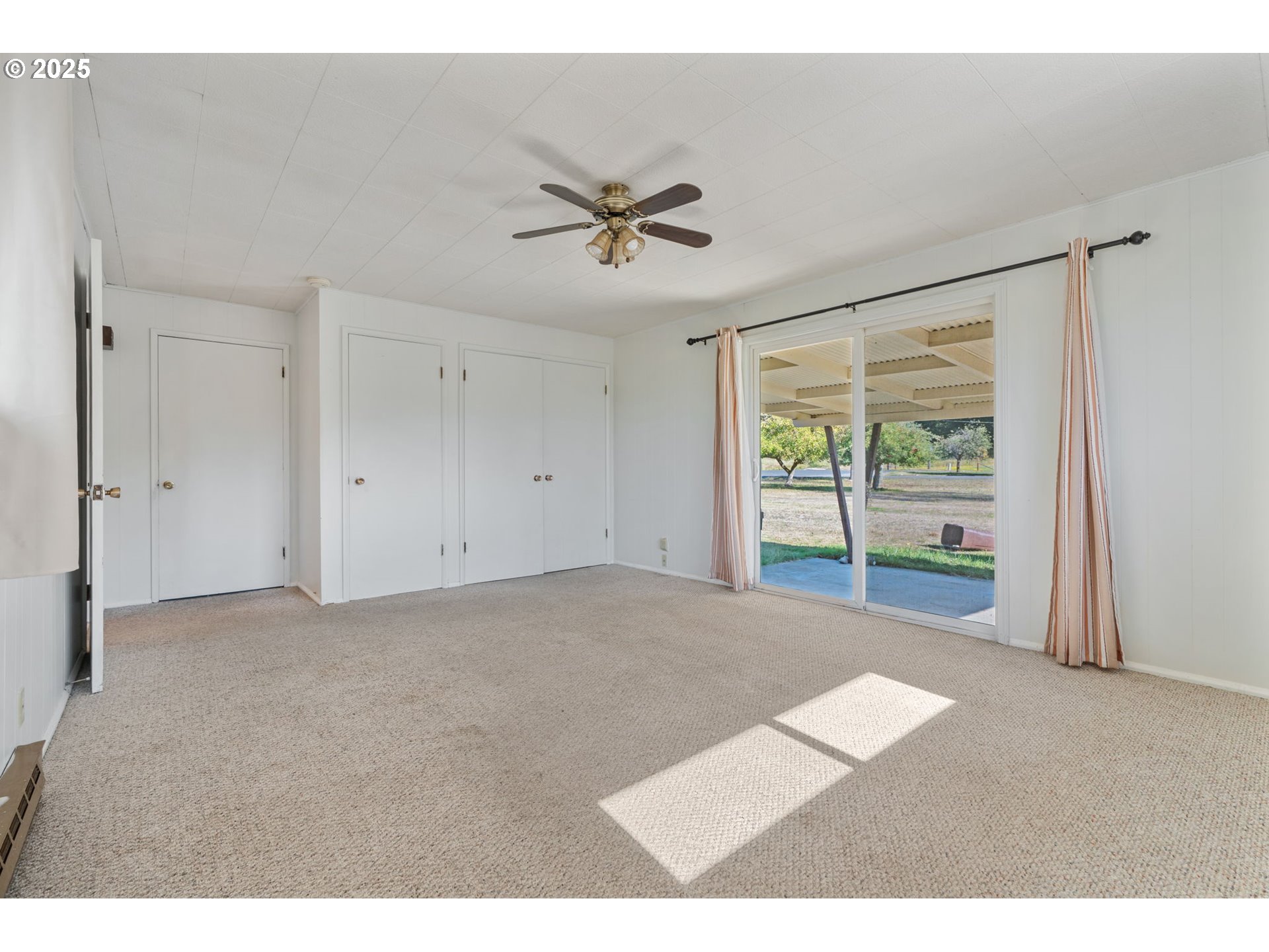 122 Armstrong Road Chehalis, WA 98532 - Photo 20 of 40 a view of an empty room with a window