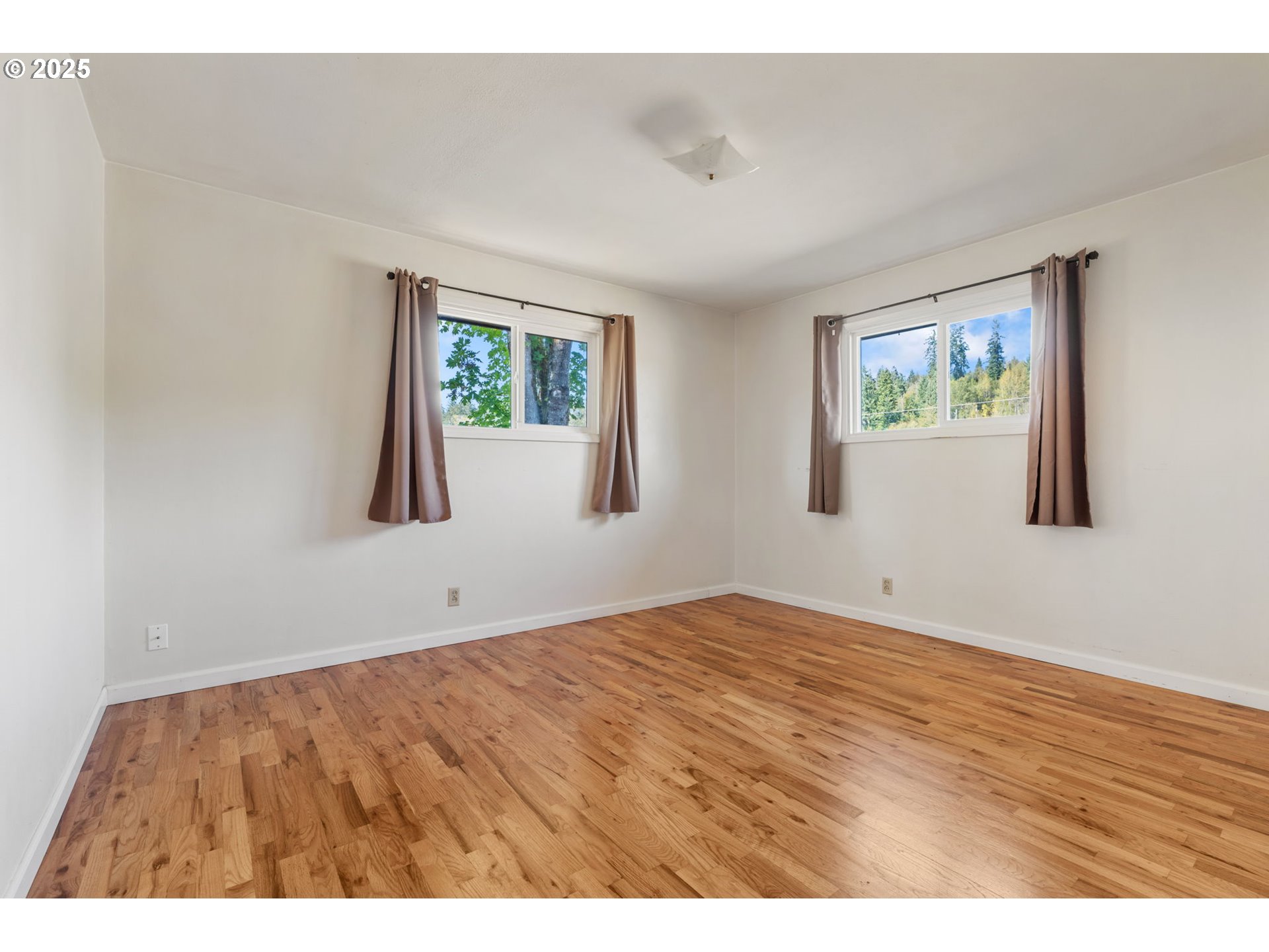 122 Armstrong Road Chehalis, WA 98532 - Photo 21 of 40 a view of an empty room with window and closet