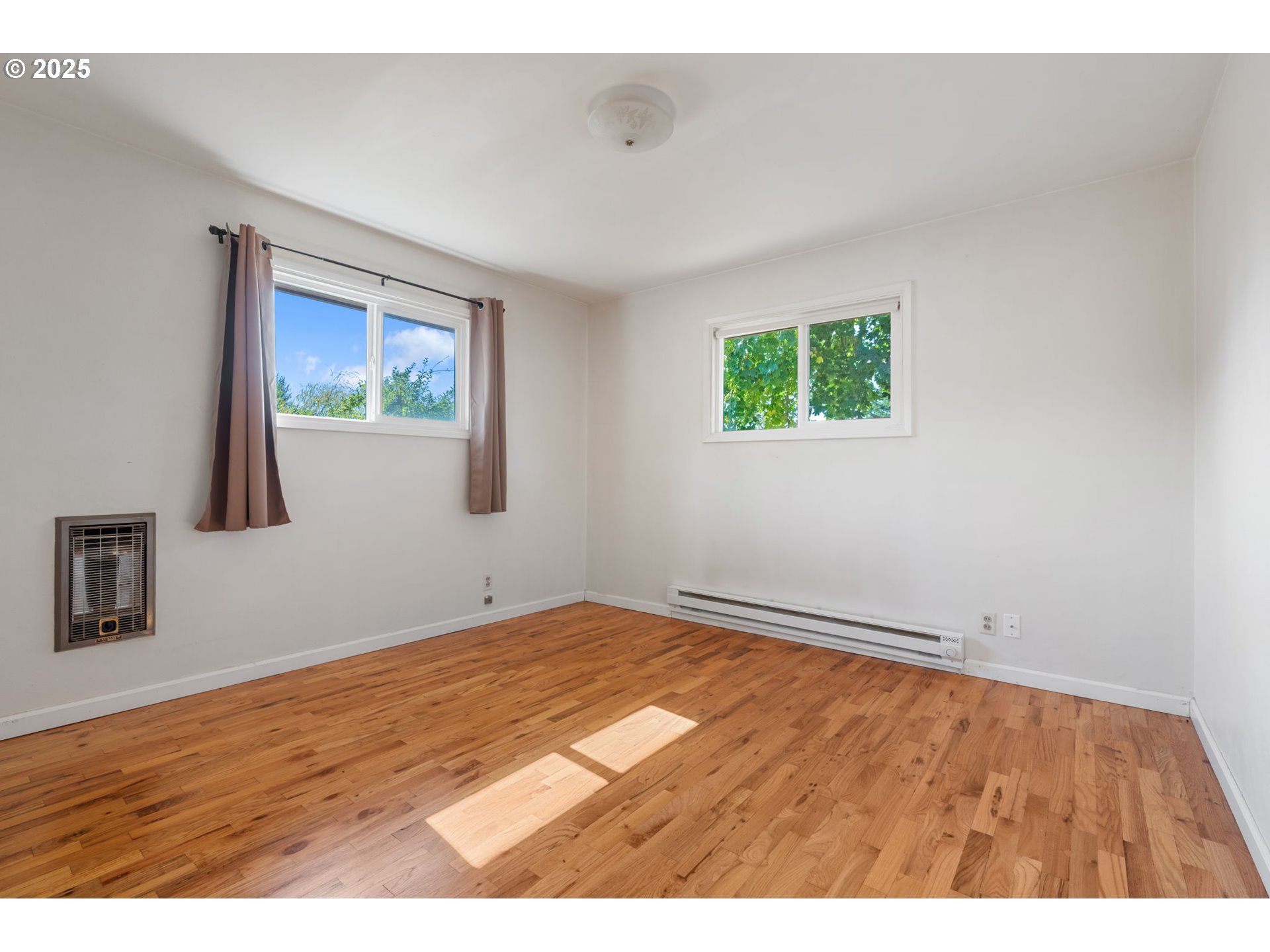 122 Armstrong Road Chehalis, WA 98532 - Photo 24 of 40 a view of an empty room with window