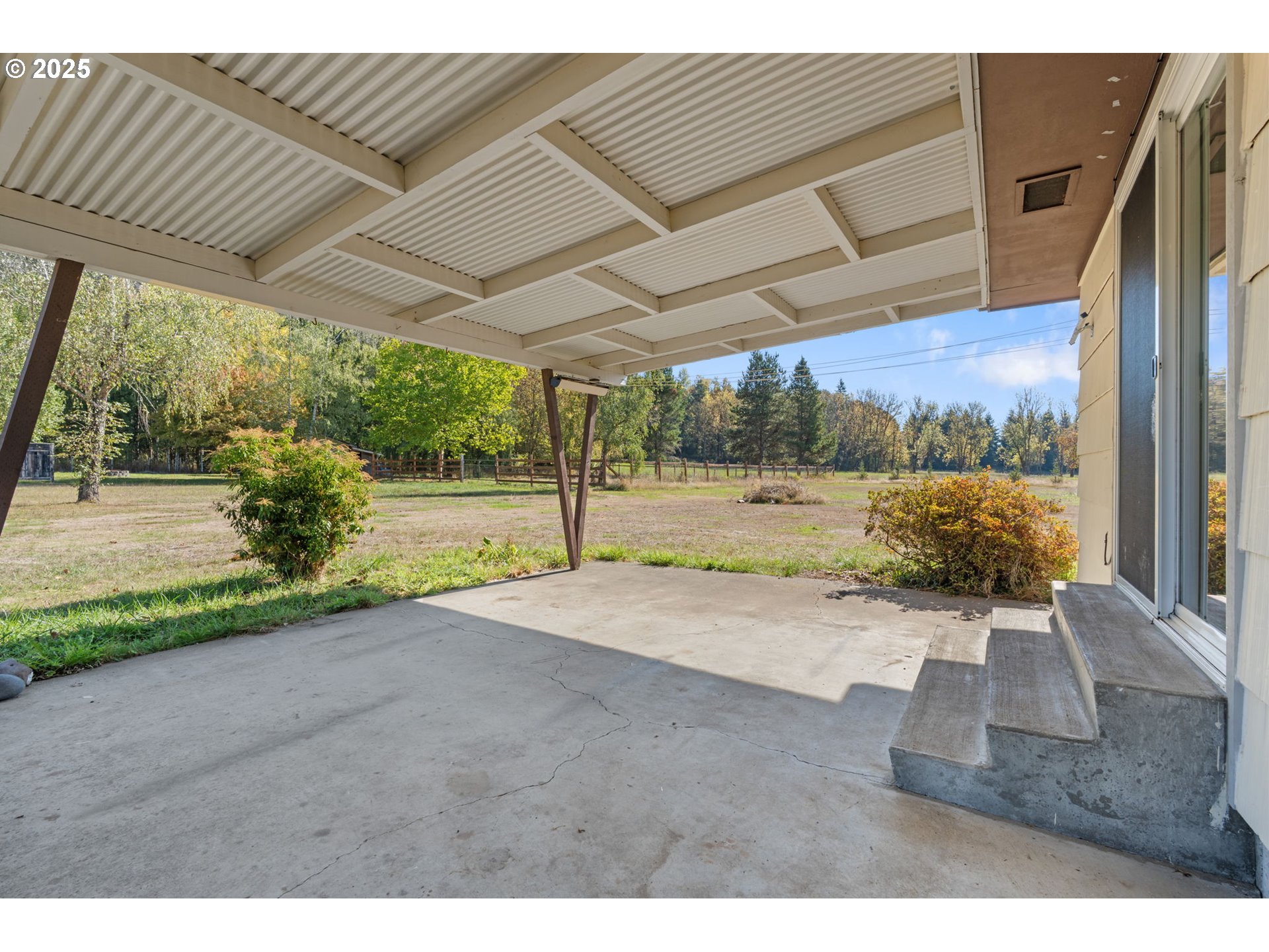 122 Armstrong Road Chehalis, WA 98532 - Photo 27 of 40 a view of a backyard of a house