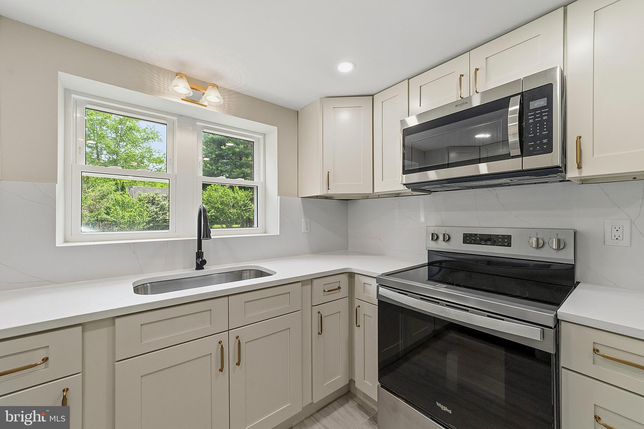 281 Friendship Road Cranbury, NJ 08512 - Photo 18 of 37