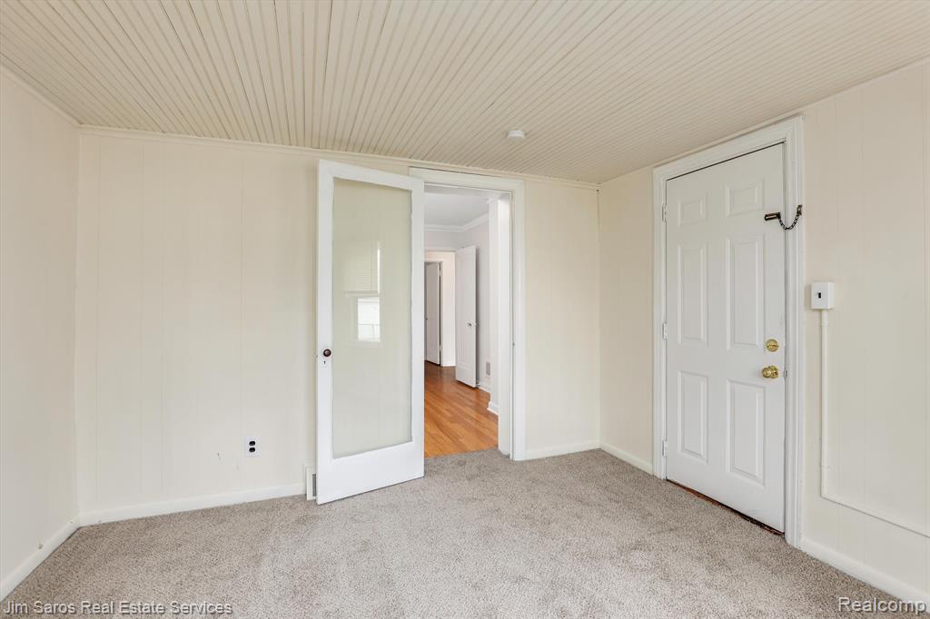 1584 Hampton Road Grosse Pointe Woods, MI 48236 - Photo 13 of 18