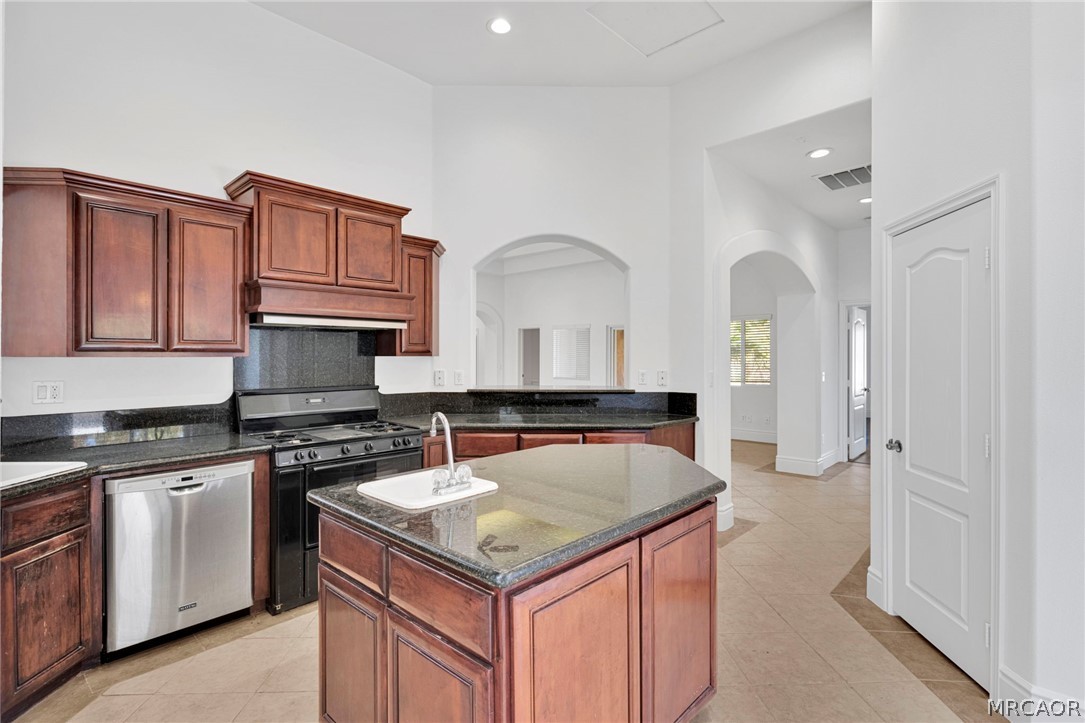 16233 Ridge View Drive Apple Valley, CA 92307 - Photo 10 of 60
