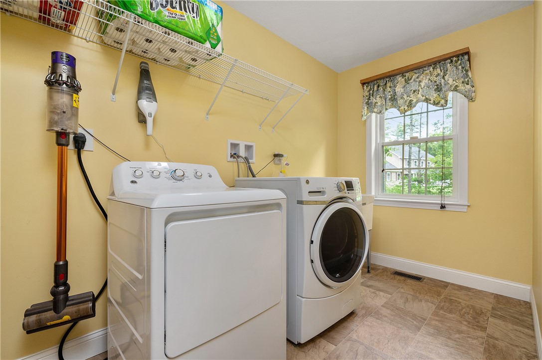 809 Chestnut Hill Road Glocester, RI 02857 - Photo 11 of 45