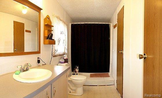 10215 West Lovejoy Road Byron, MI 48418 - Photo 10 of 11 Master Bath