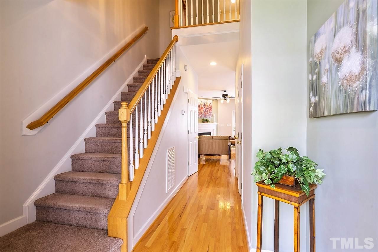 5423 Goldenglow Way Raleigh, NC 27606 - Photo 2 of 28 Gallery Image 2