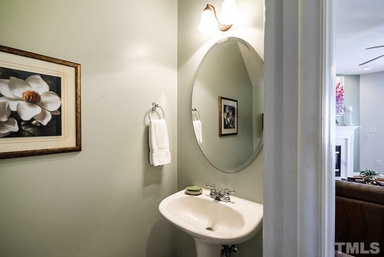 5423 Goldenglow Way Raleigh, NC 27606 - Photo 14 of 28 Gallery Image 14