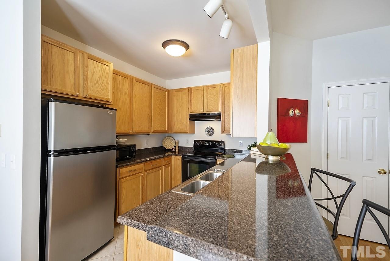 5423 Goldenglow Way Raleigh, NC 27606 - Photo 10 of 28 Gallery Image 10