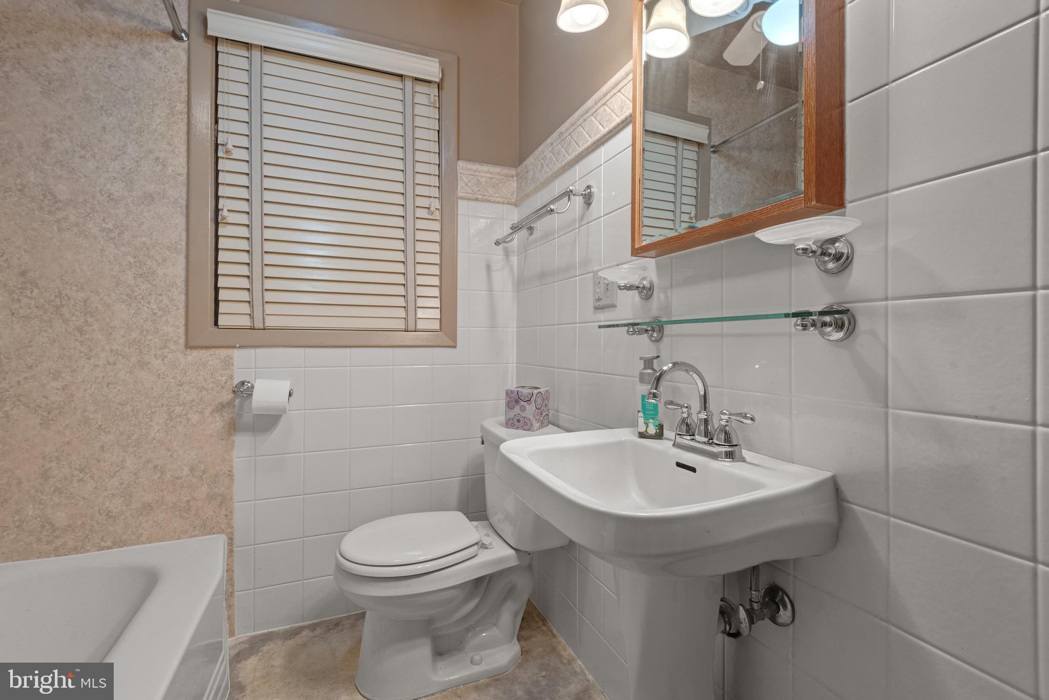 620 Kinderhook Road Columbia, PA 17512 - Photo 18 of 43 Hallway bathroom main floor