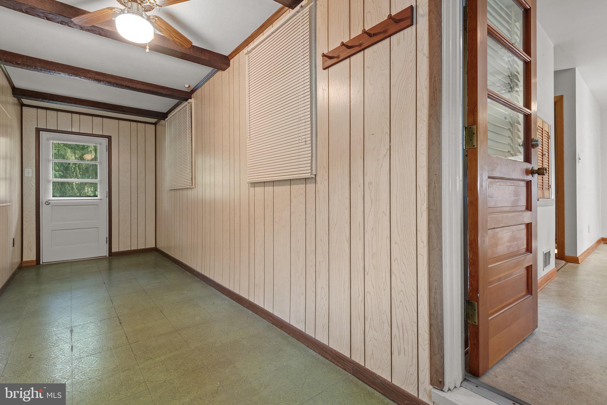 620 Kinderhook Road Columbia, PA 17512 - Photo 4 of 43 Entry/Breezeway