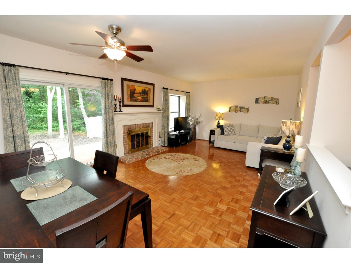 43 Farnwood Road Mount Laurel, NJ 08054 - Photo 4 of 21 Living Room