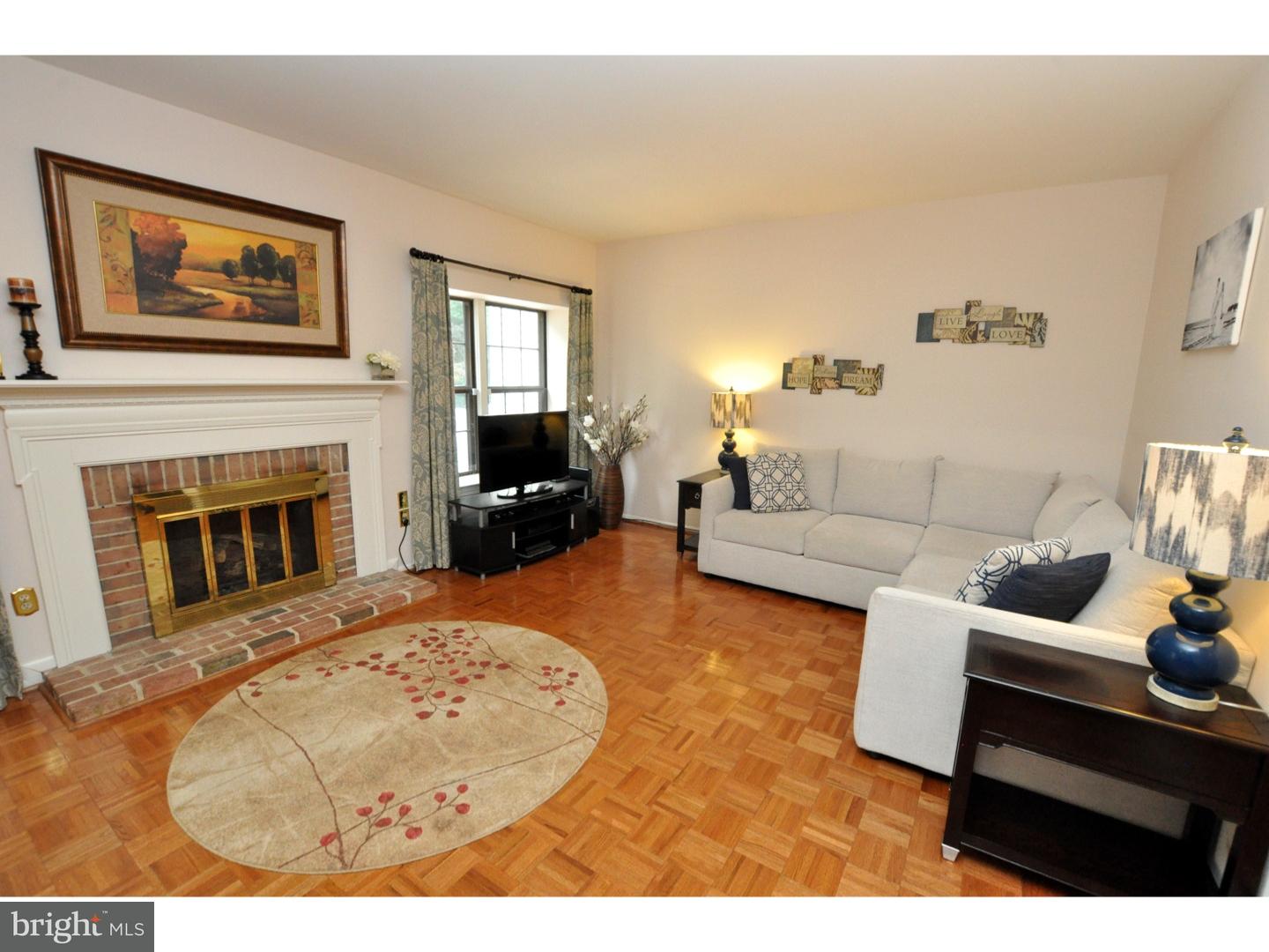 43 Farnwood Road Mount Laurel, NJ 08054 - Photo 10 of 21 Living Room