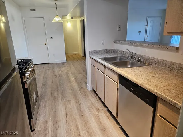 $1,275 | 7885 West Flamingo Road, Unit 1127, Las Vegas, NV 89147