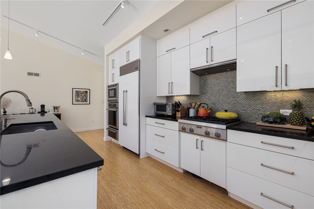 621 East Shore Road Jamestown, RI 02835 - Photo 24 of 50 This kitchen area is 20'7' x 11'3".