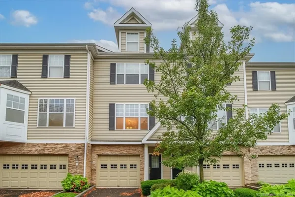 $464,900 | 37 Faith Lane, Unit 37, Danbury, CT 06810