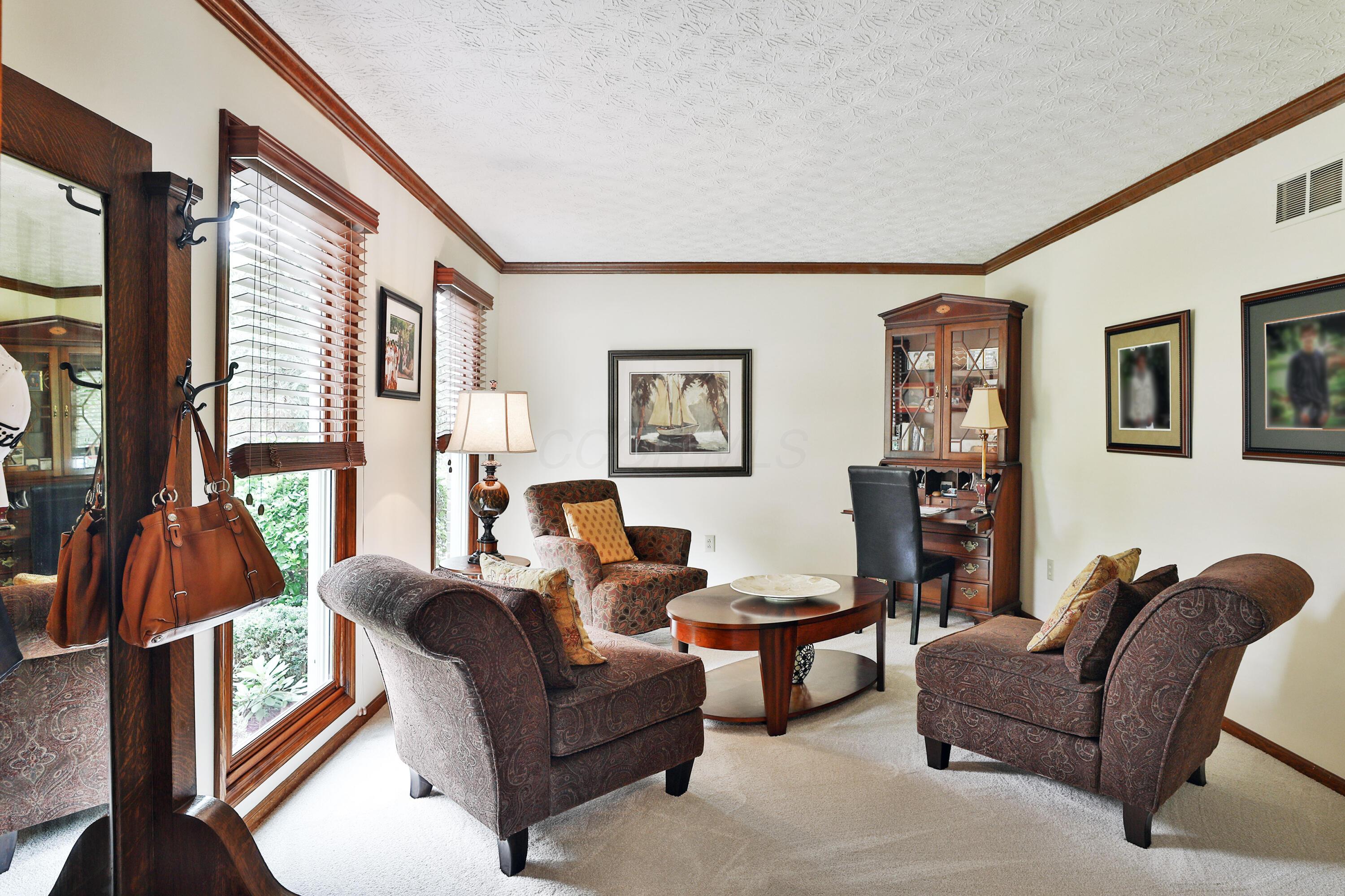 610 Deer Run Road Westerville, OH 43081 - Photo 5 of 58 Living Room