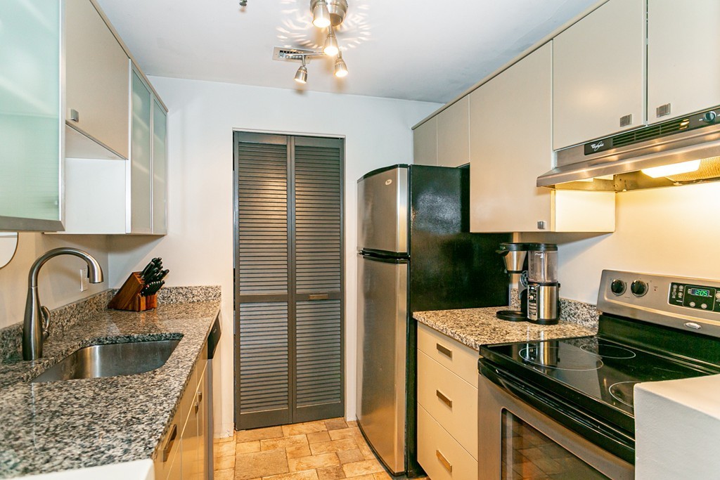 126 Tudor Street, Unit E Boston, MA 02127 - Photo 7 of 17